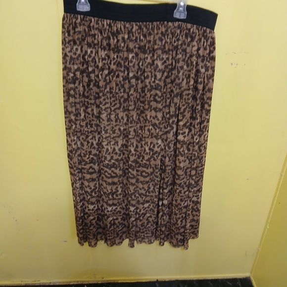 Metro Wear Brown Leopard Maxi Skirt - Picture 2 of 10